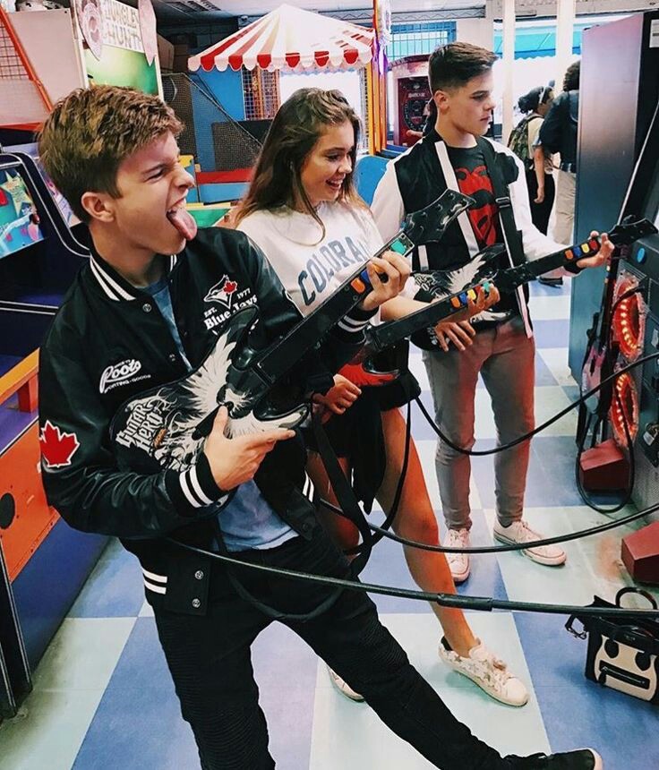 ADOLESCENTES