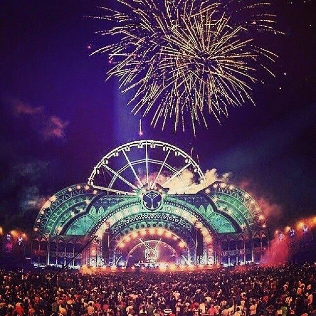 TOMORROWLAND 10/10 CRUSH