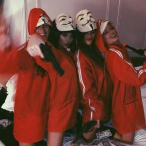 • F R I Ξ N D S •